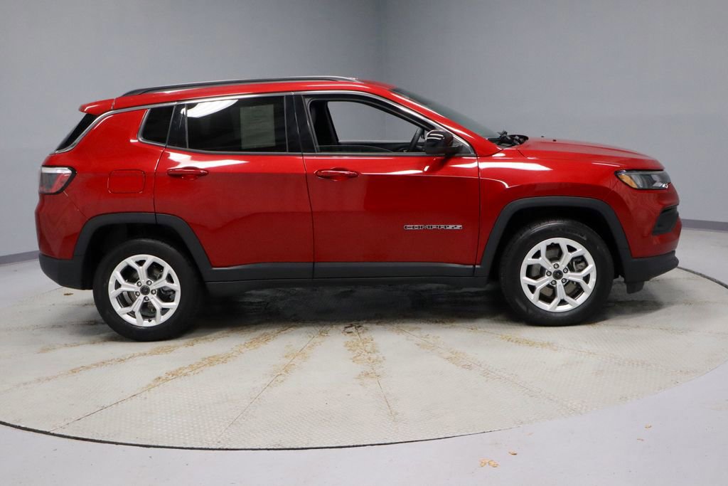 Used 2025 Jeep Compass Latitude image 6