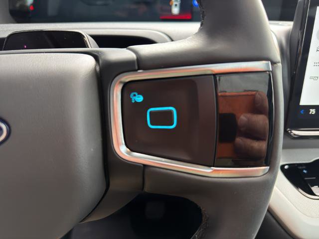 Certified 2025 Ford Expedition Active image 27