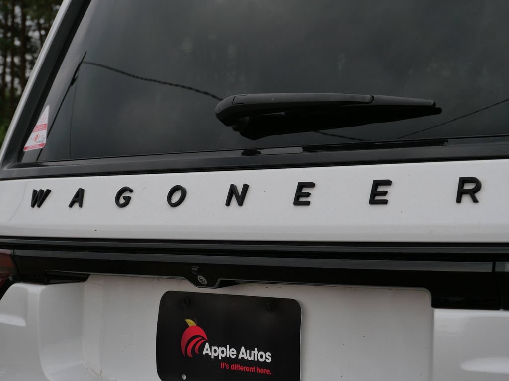 Used 2023 Jeep Wagoneer Series II w/ Convenience Group I AWD/4WD image 8
