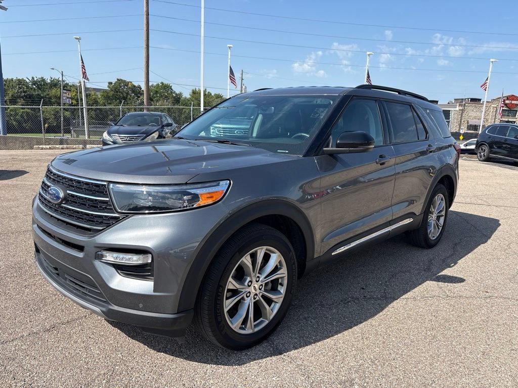 Certified 2024 Ford Explorer XLT w/ Equipment Group 202A AWD/4WD image 3