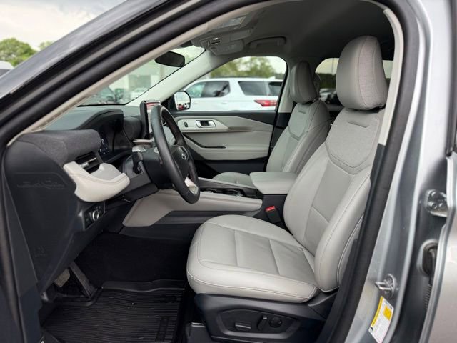 Certified 2025 Ford Explorer Active w/ Active Comfort Package AWD/4WD image 14