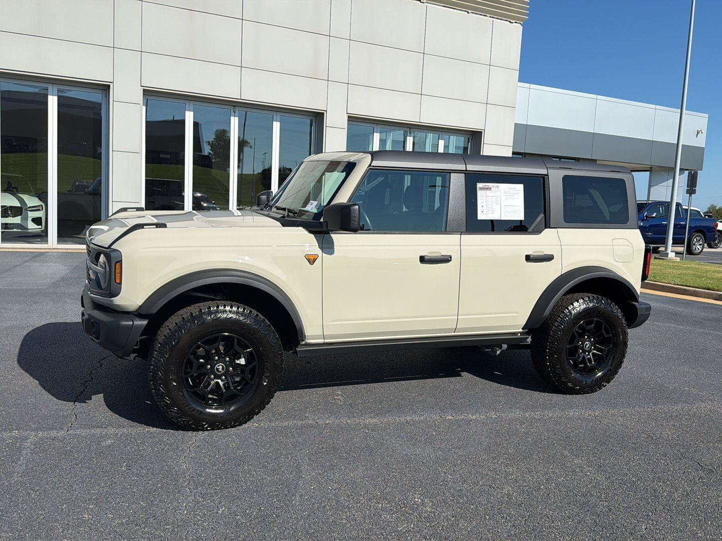 Certified 2026 Ford Bronco Badlands AWD/4WD image 3