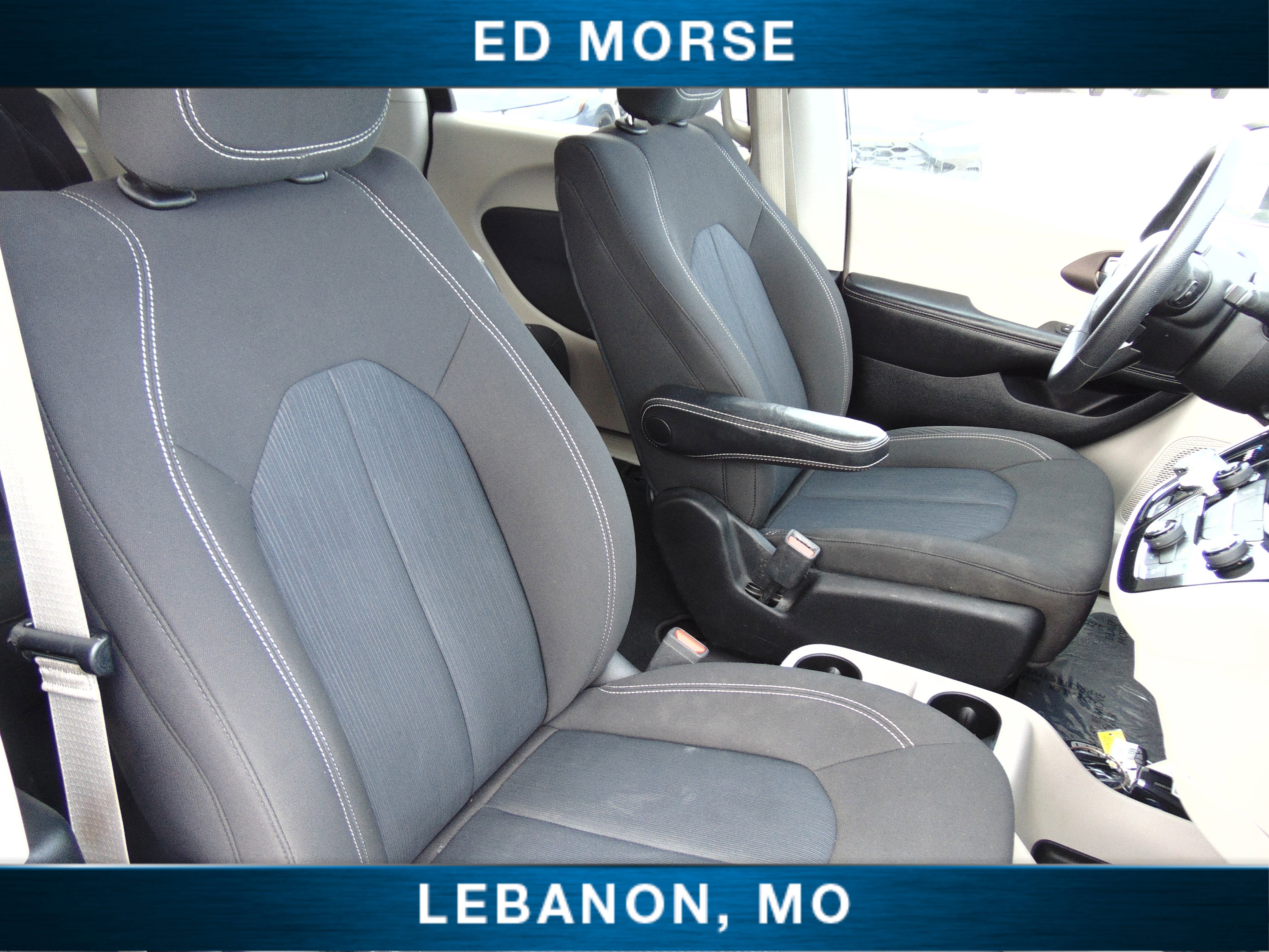 Used 2020 Chrysler Voyager LX image 14