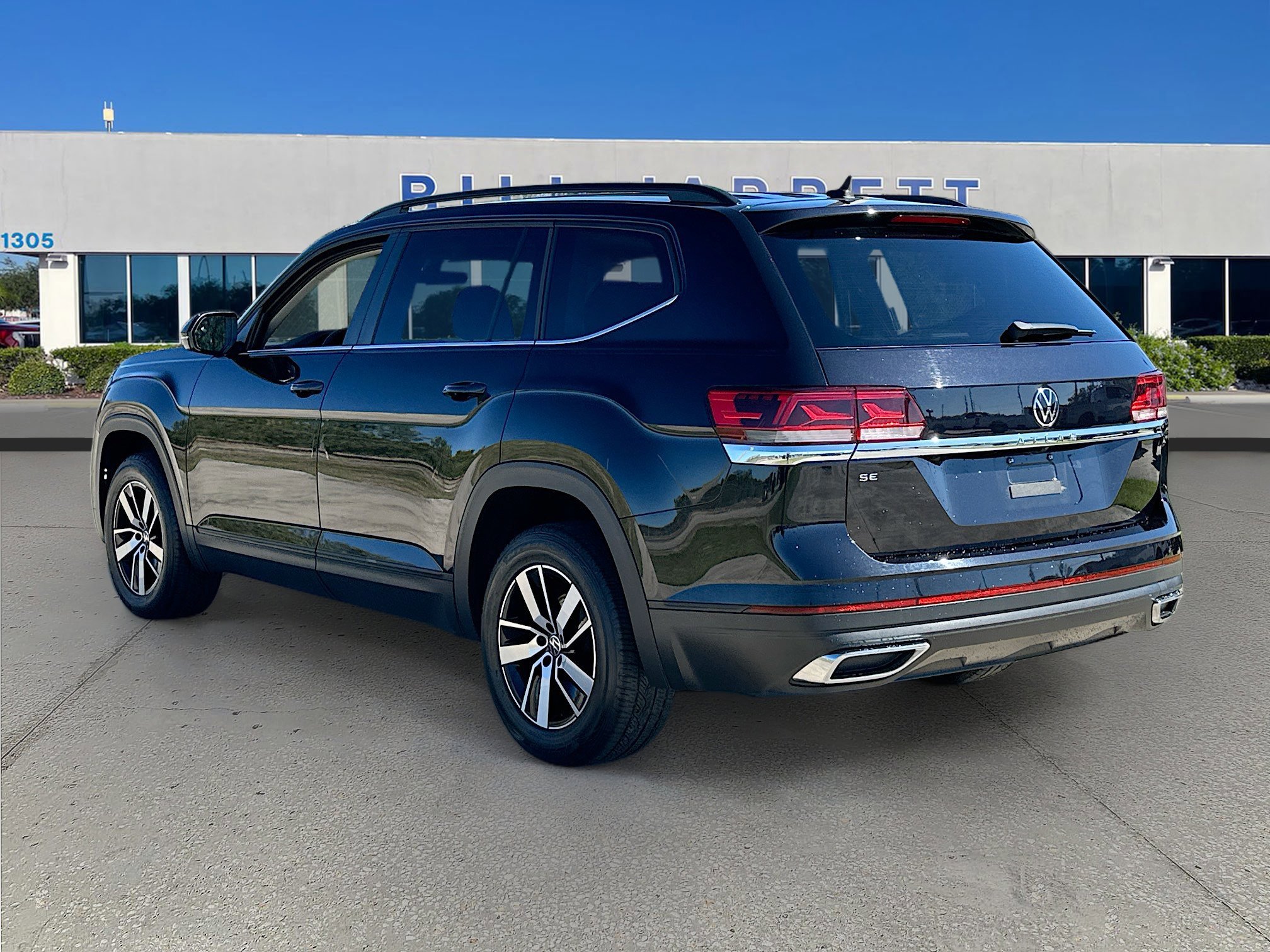 Used 2023 Volkswagen Atlas SE image 3