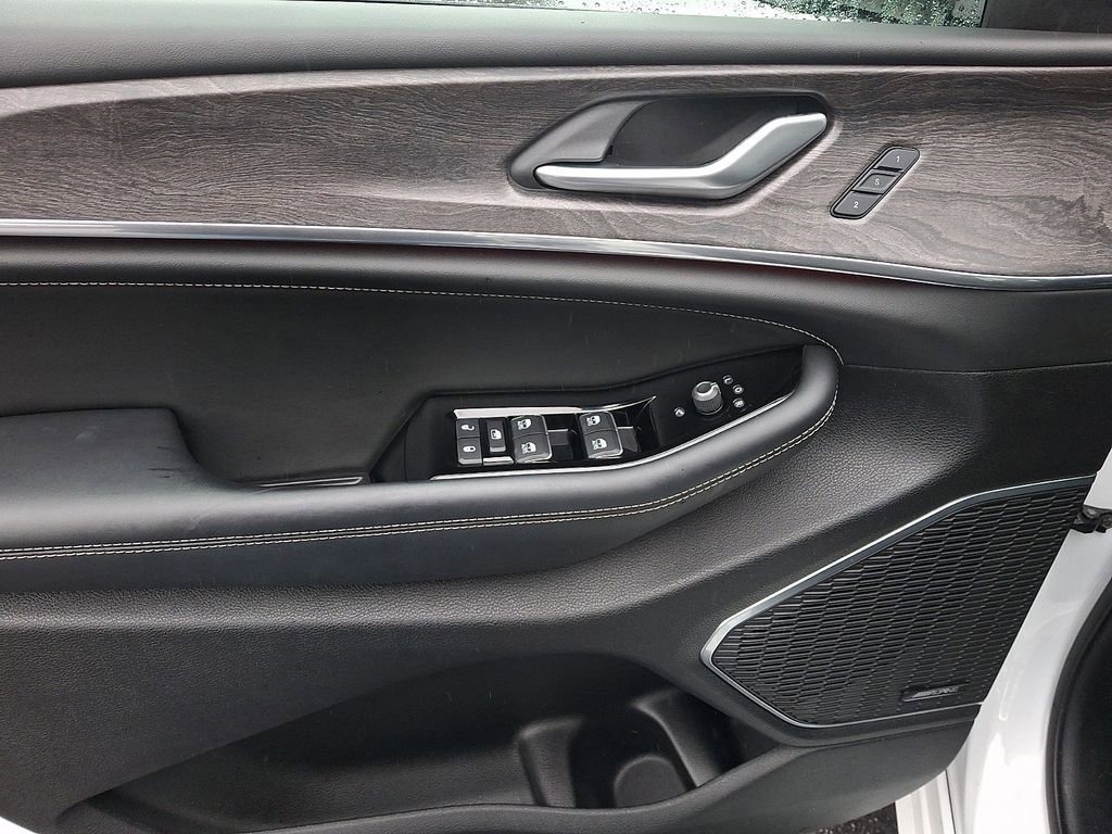 Used 2024 Jeep Grand Cherokee Overland w/ Trailer Tow Package image 12