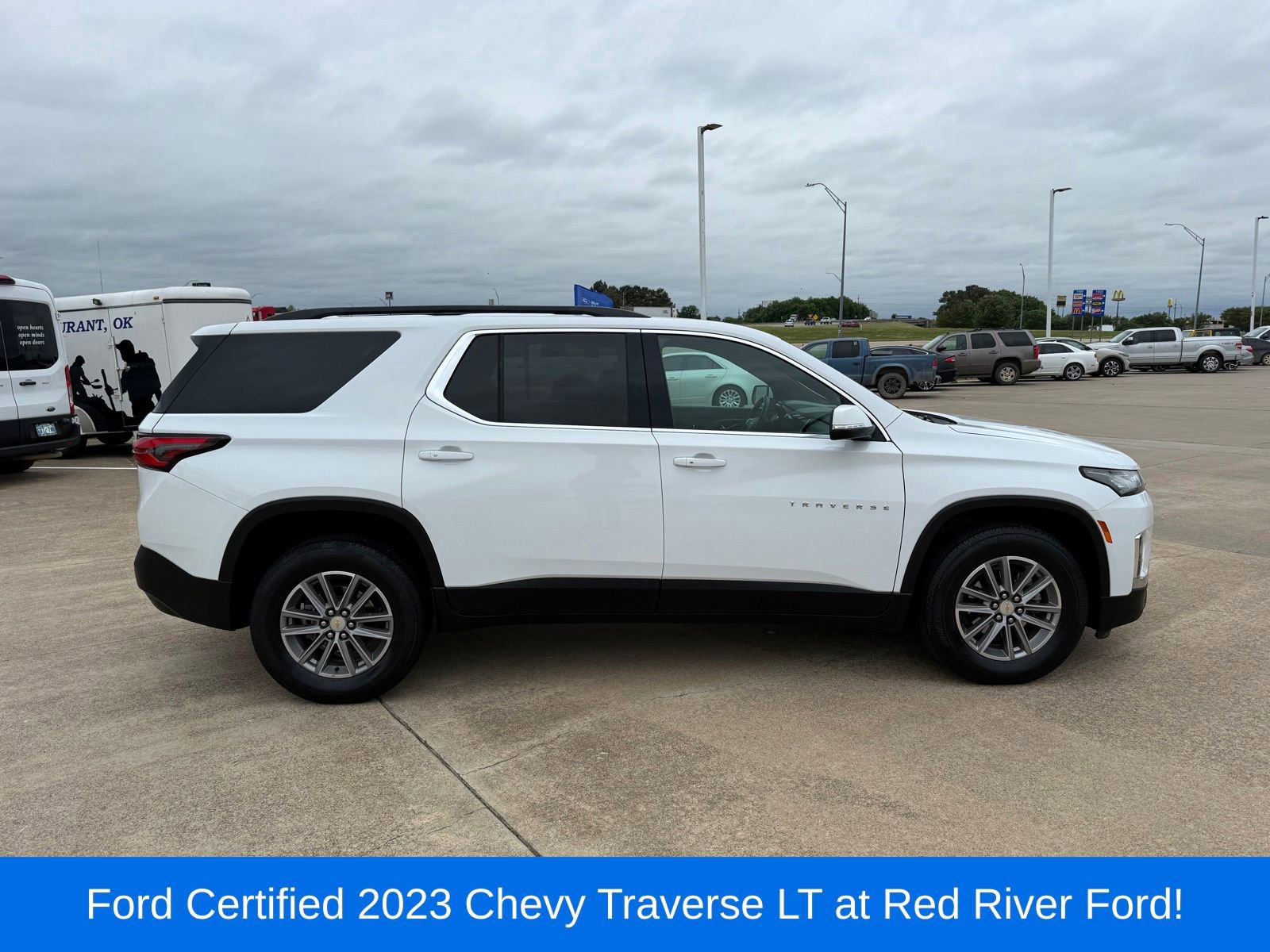Used 2023 Chevrolet Traverse LT FWD image 4