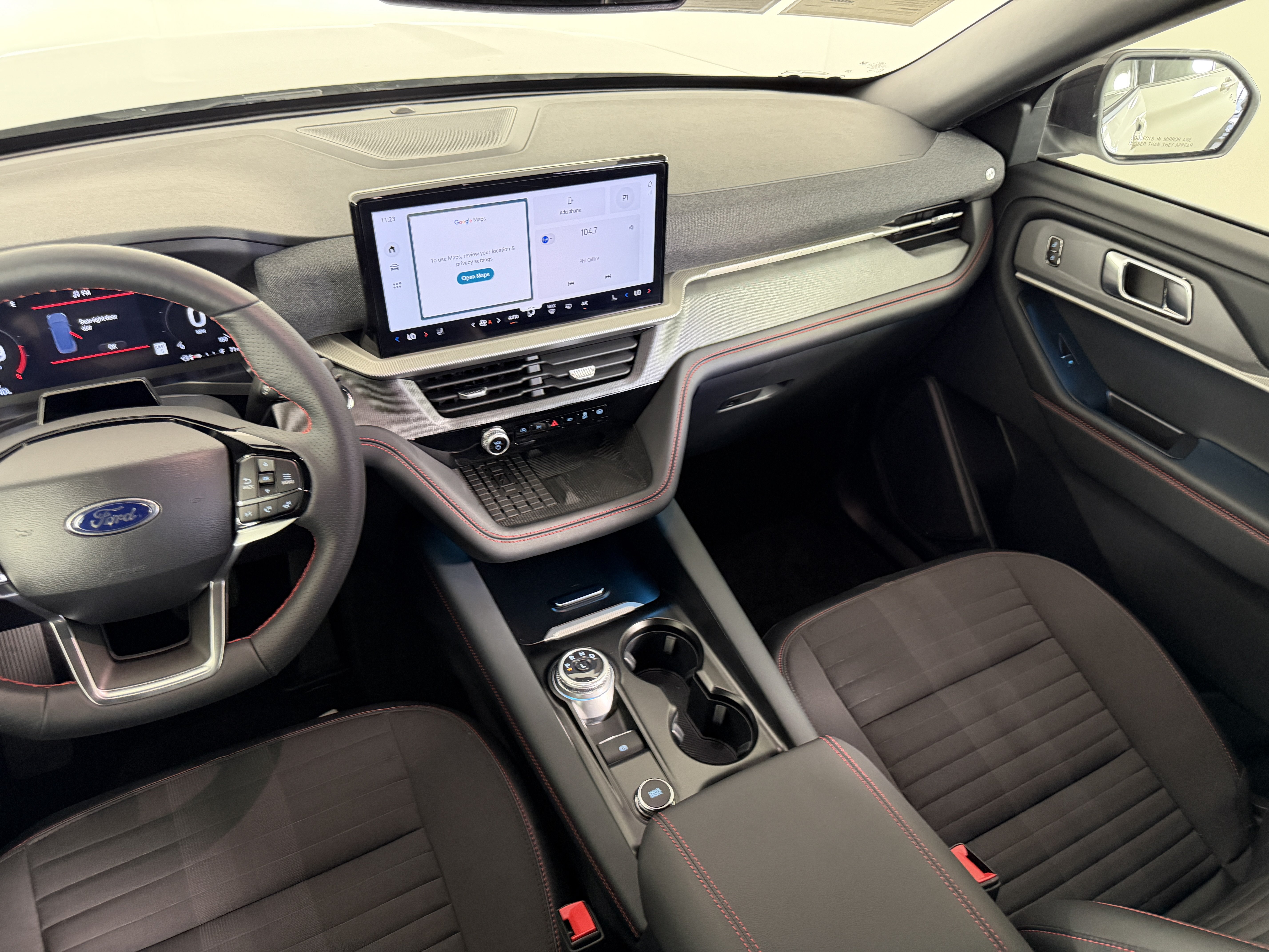 Certified 2025 Ford Explorer ST-Line w/ Premium Package RWD image 17