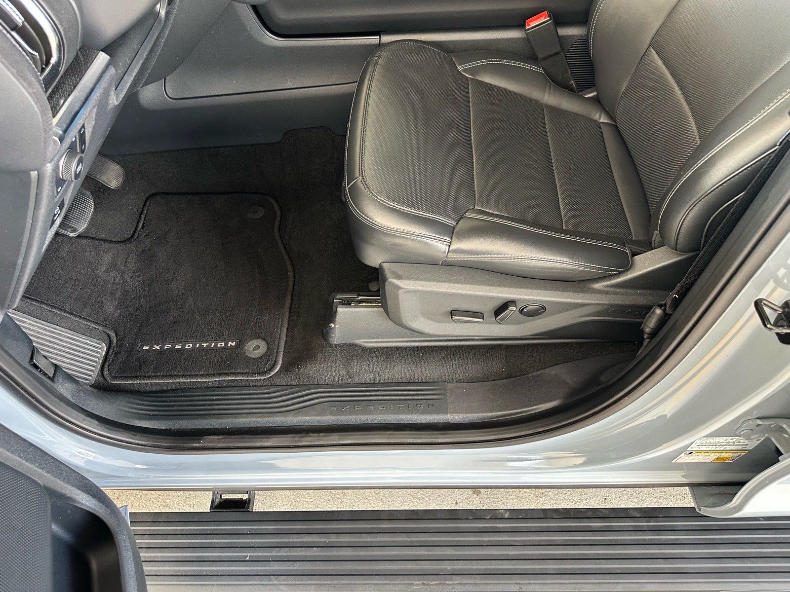 Certified 2025 Ford Expedition Platinum w/ Stealth Performance Package AWD/4WD image 20