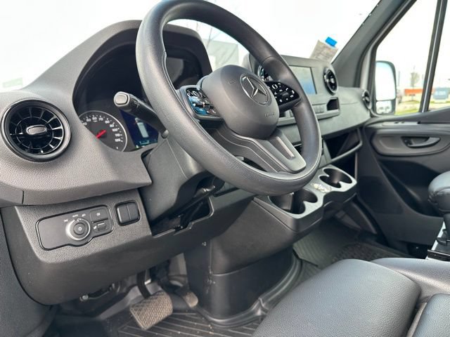 Used 2024 Mercedes-Benz Sprinter 2500 w/ Parking Package image 15