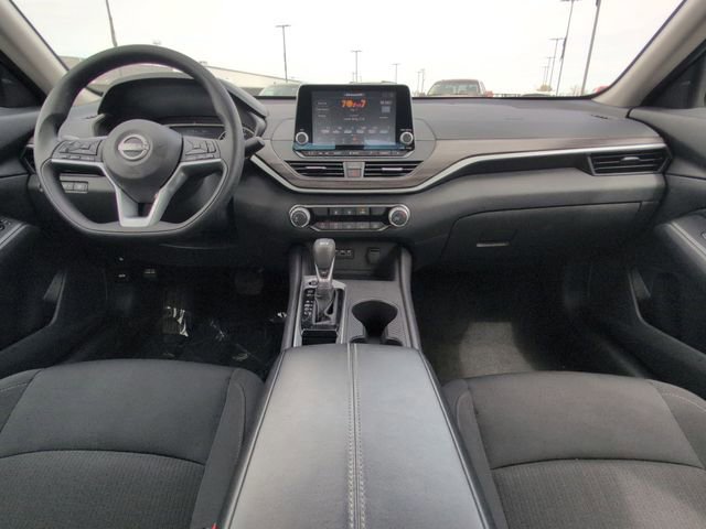 Used 2025 Nissan Altima 2.5 SV FWD image 17