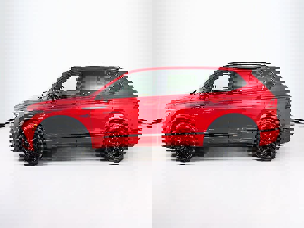 Used 2024 Volkswagen Tiguan SE R-Line image 2