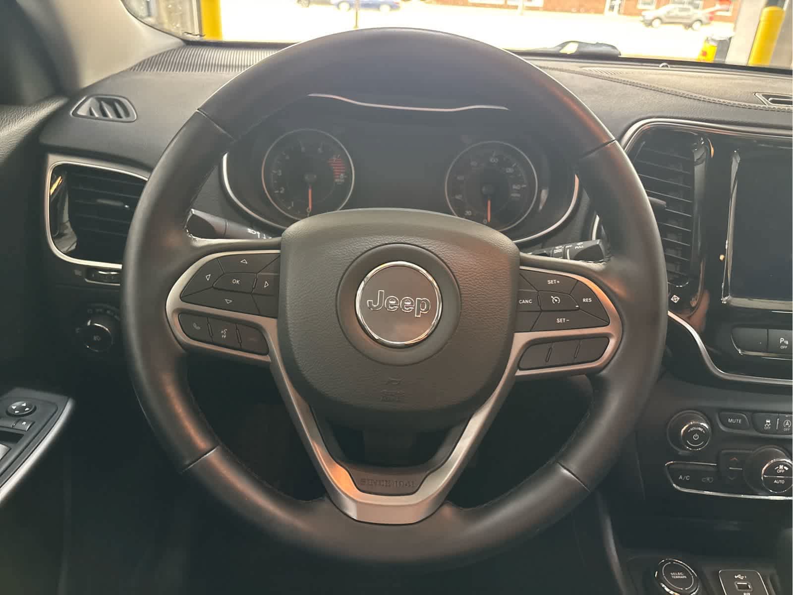 Used 2020 Jeep Cherokee Limited AWD/4WD image 16