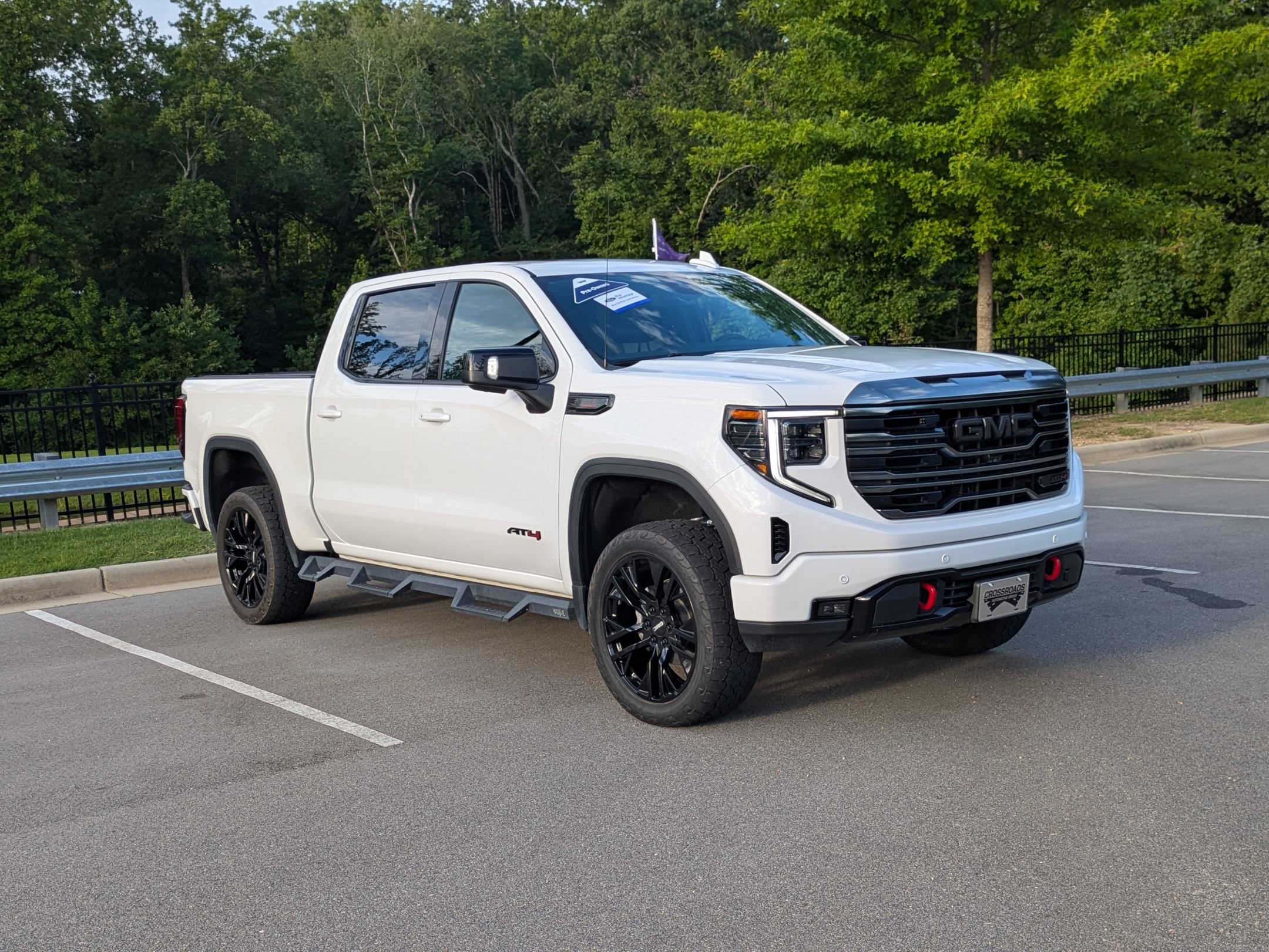 Used 2023 GMC Sierra 1500 AT4 w/ AT4 Preferred Package AWD/4WD image 2