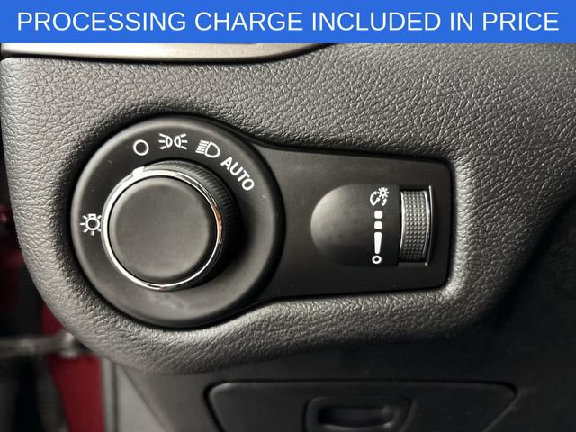 Used 2020 Jeep Cherokee Latitude w/ Cold Weather Group AWD/4WD image 20