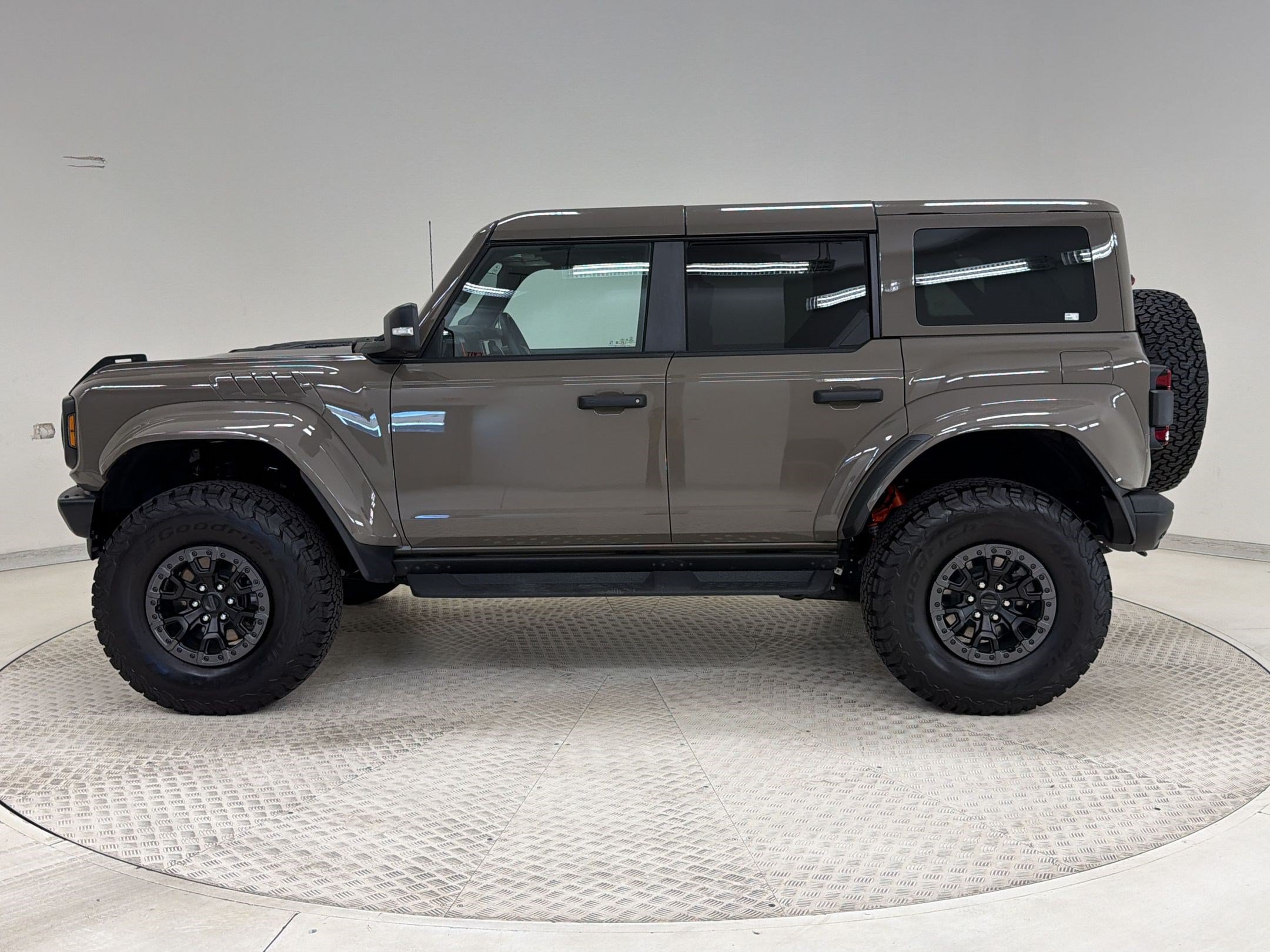 Certified 2025 Ford Bronco Raptor w/ Interior Carbon Fiber Pack AWD/4WD image 2