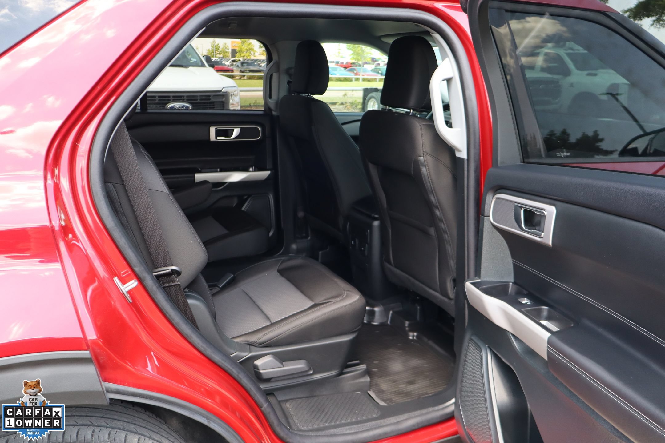 Certified 2024 Ford Explorer XLT RWD image 27