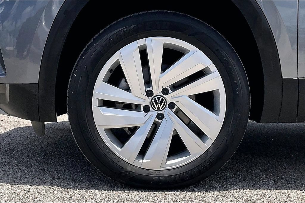 Used 2022 Volkswagen Atlas Cross Sport SE AWD/4WD image 35