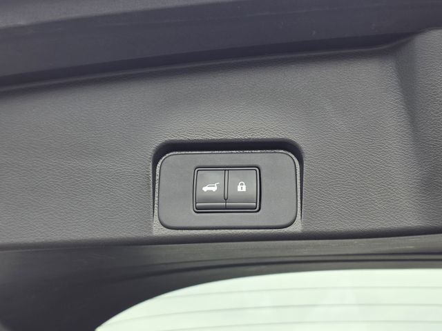 Used 2024 Nissan Rogue SV FWD image 28