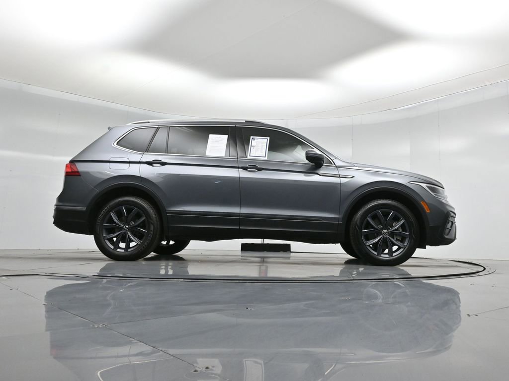 Used 2023 Volkswagen Tiguan SE w/ Panoramic Sunroof Package image 10