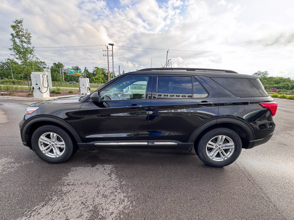 Certified 2021 Ford Explorer XLT w/ Equipment Group 202A AWD/4WD image 6