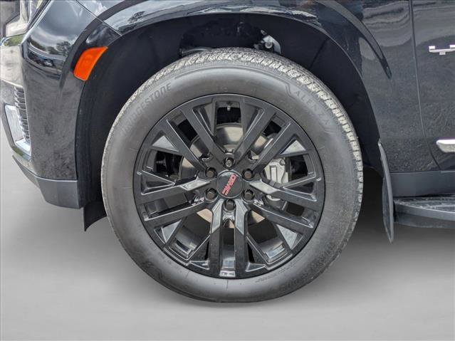 Used 2023 GMC Yukon SLT w/ SLT Premium Package AWD/4WD image 7