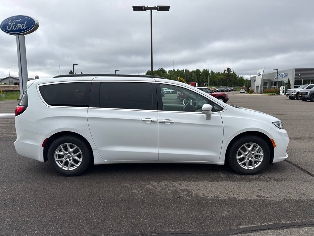Used 2022 Chrysler Pacifica Touring-L FWD image 8