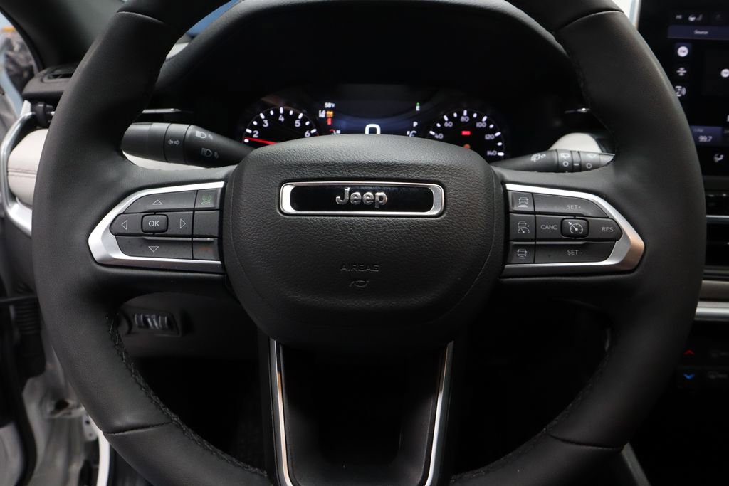 Used 2025 Jeep Compass Limited image 30