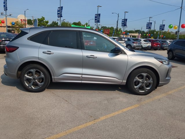 Certified 2024 Ford Escape ST-Line Select AWD/4WD image 3