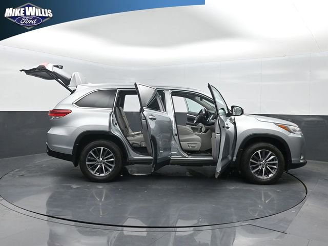 Used 2019 Toyota Highlander XLE FWD image 27