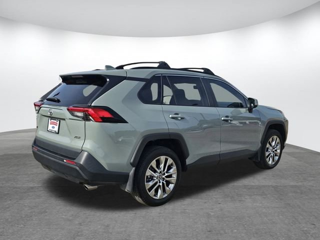 Used 2023 Toyota RAV4 XLE Premium image 4