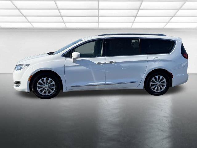 Used 2018 Chrysler Pacifica Touring-L FWD image 8
