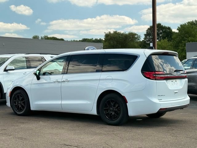 Used 2023 Chrysler Pacifica Touring-L FWD image 36