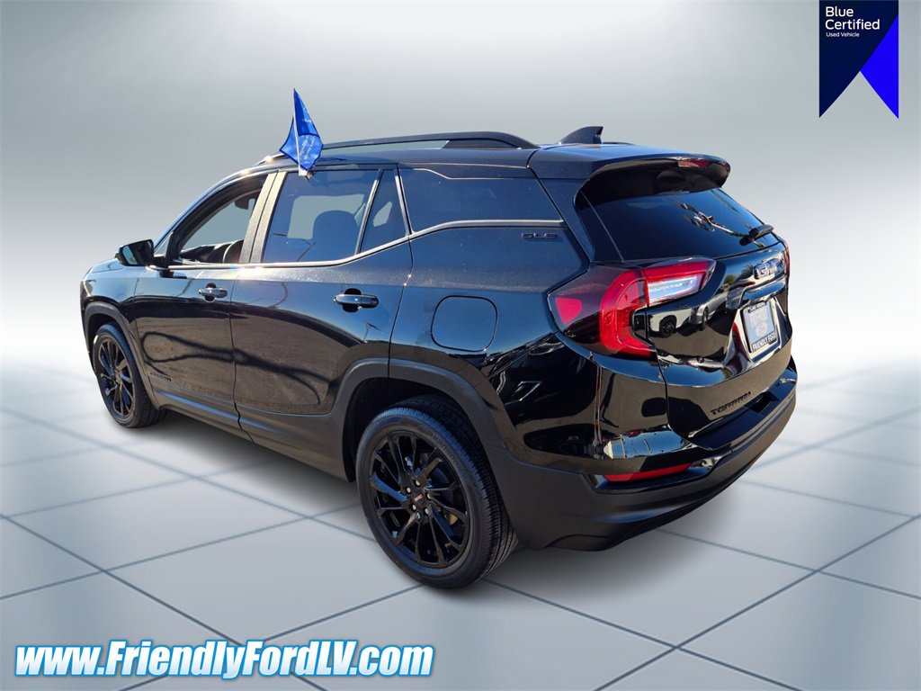Used 2023 GMC Terrain SLE w/ Driver Convenience Package image 4