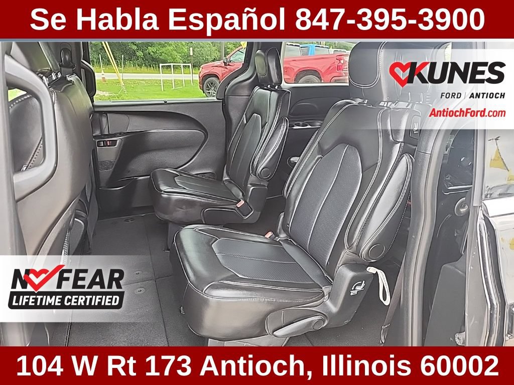 Used 2025 Chrysler Pacifica Select FWD image 36