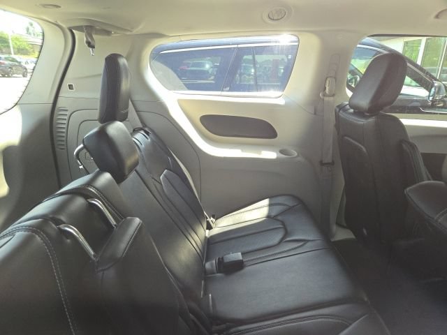 Used 2024 Chrysler Pacifica Limited FWD image 6