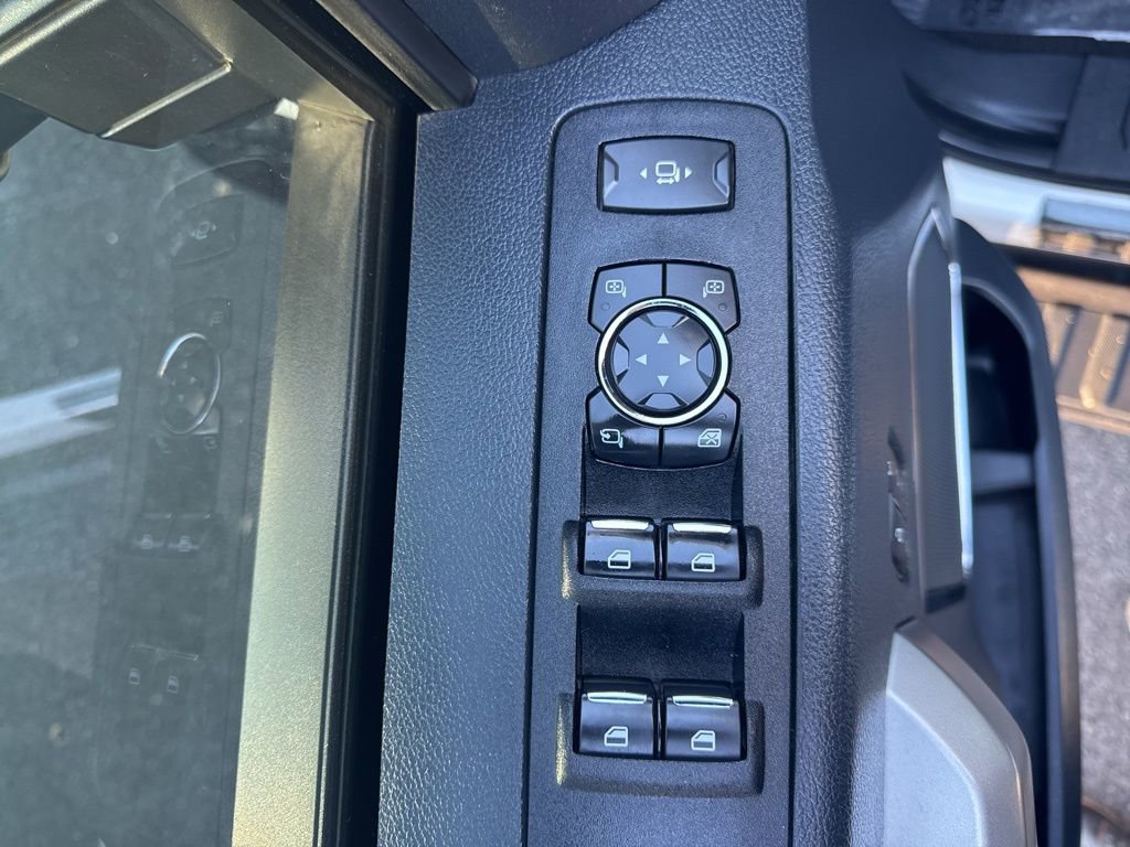Certified 2022 Ford F350 Lariat w/ Black Appearance Package image 17
