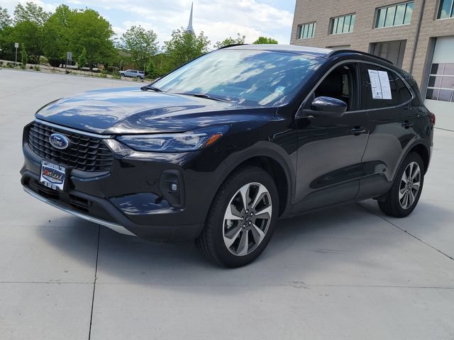 Certified 2025 Ford Escape Platinum AWD/4WD image 4