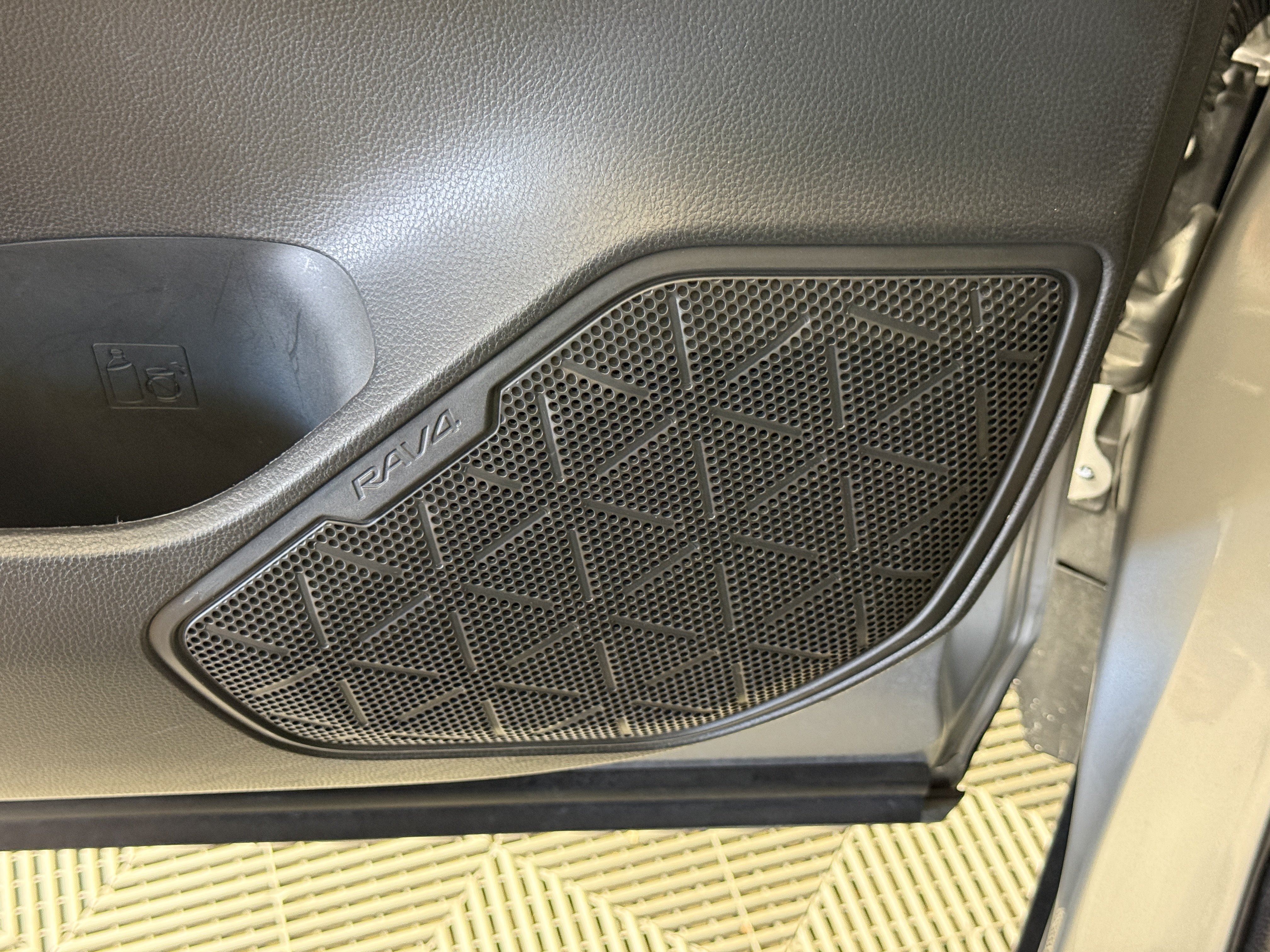 Used 2021 Toyota RAV4 XLE Premium FWD image 15