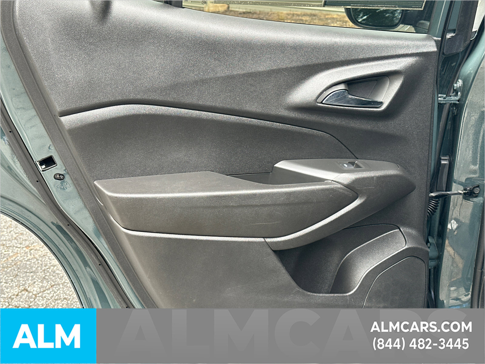 Used 2025 Chevrolet Trax LT FWD image 26