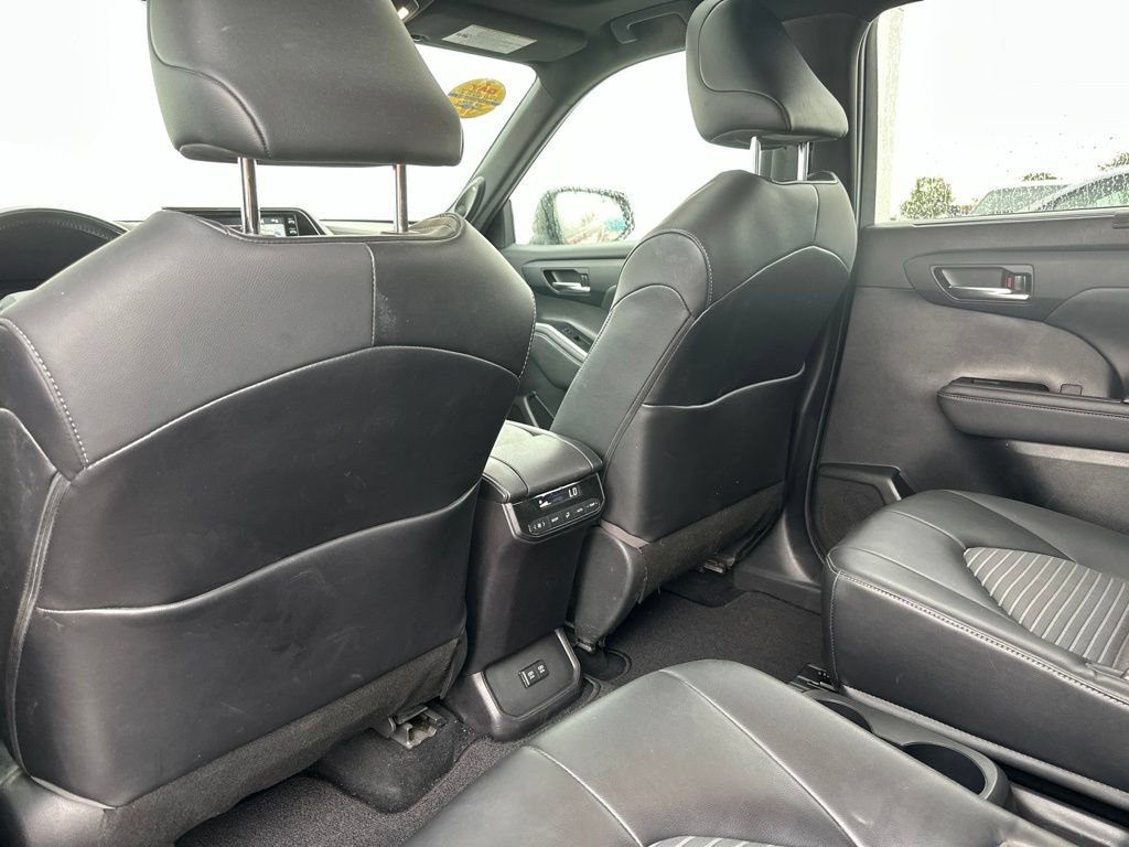 Used 2021 Toyota Highlander XSE AWD/4WD image 19