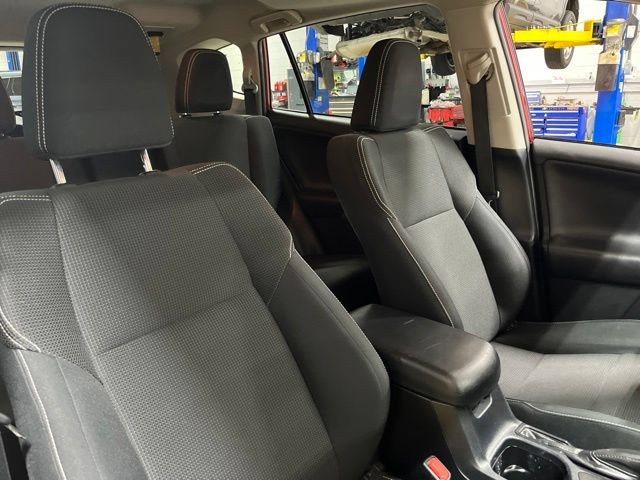 Used 2017 Toyota RAV4 XLE AWD/4WD image 32