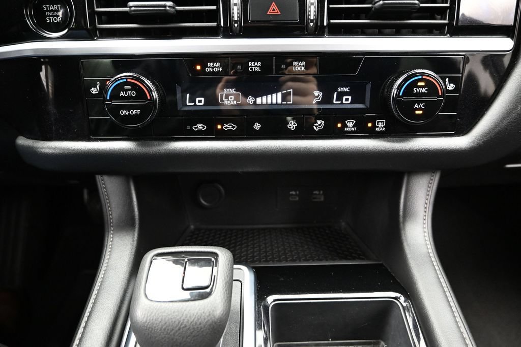 Used 2025 Nissan Pathfinder SV FWD image 42