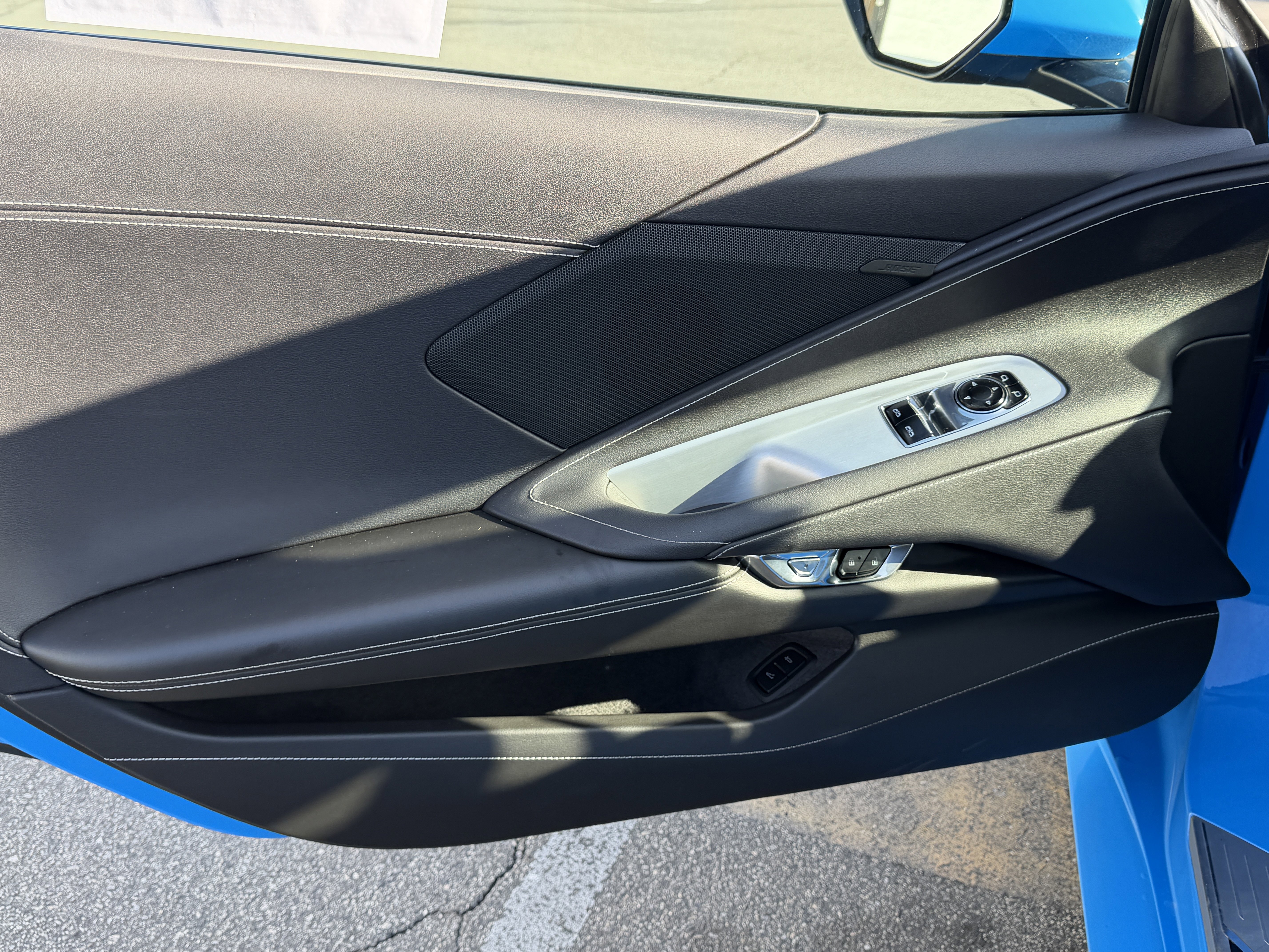 Used 2023 Chevrolet Corvette Stingray Coupe w/ Z51 Performance Package RWD image 15