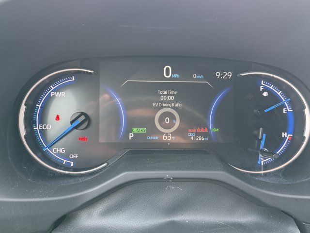 Used 2024 Toyota RAV4 LE AWD/4WD image 16