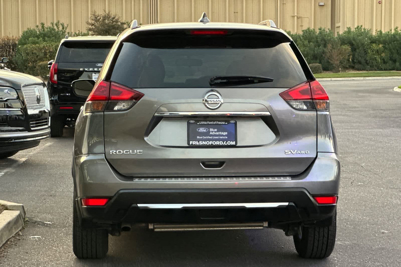 Used 2018 Nissan Rogue SV image 4