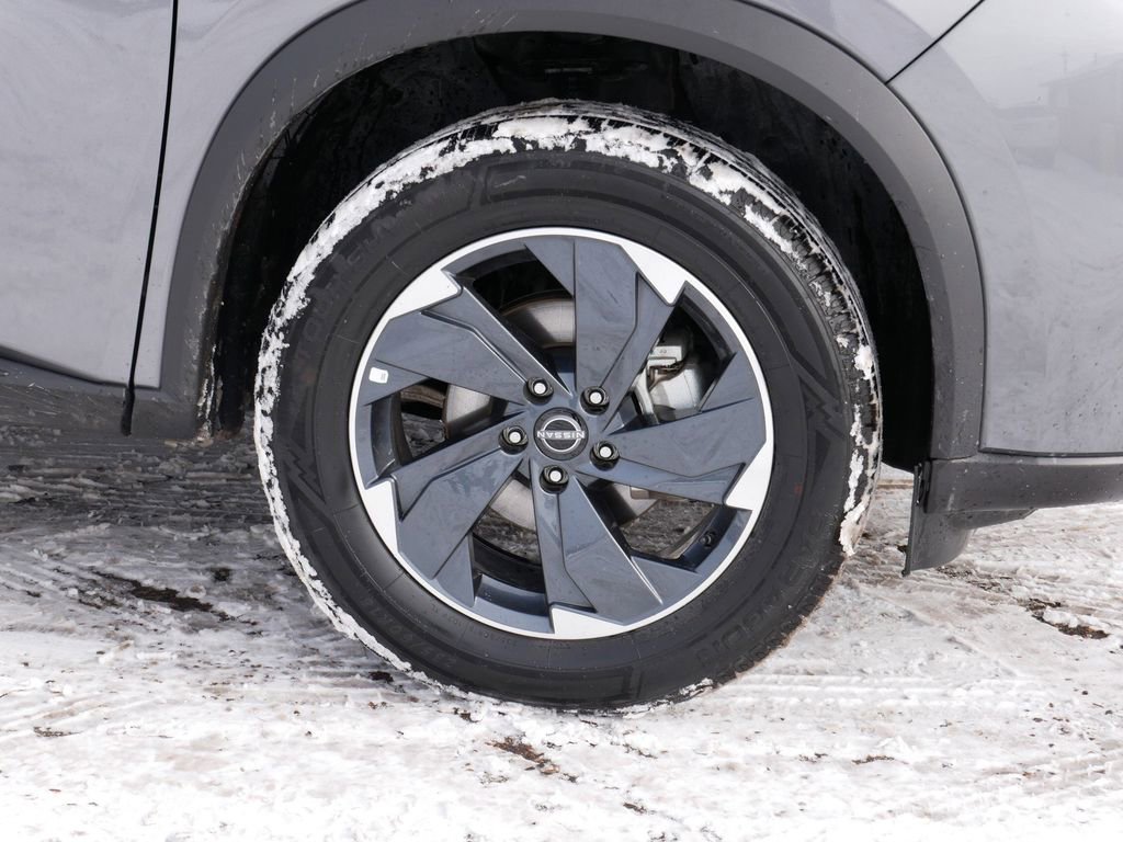 Used 2025 Nissan Rogue SV image 7