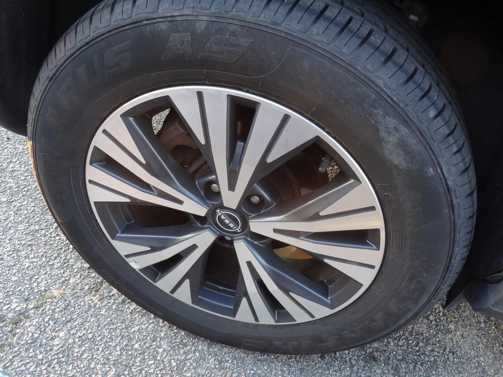 Used 2022 Nissan Rogue SV image 10