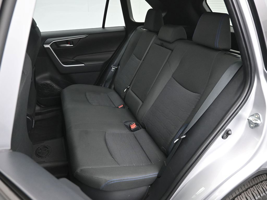 Used 2025 Toyota RAV4 SE image 13