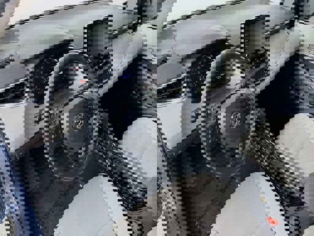 Used 2021 Toyota Corolla LE image 2