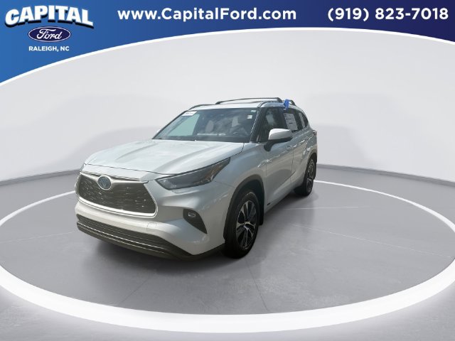 Used 2023 Toyota Highlander XLE AWD/4WD image 4